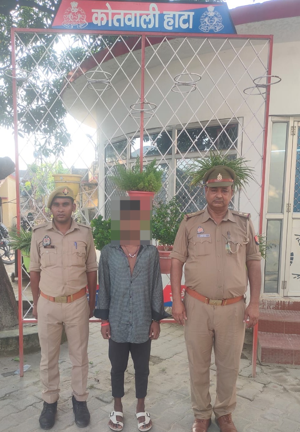 कोतवाली हाटा जनपद कुशीनगर को चोरी की 14 अदद सरिया (लोहे का) के साथ एक गिरफ्तार