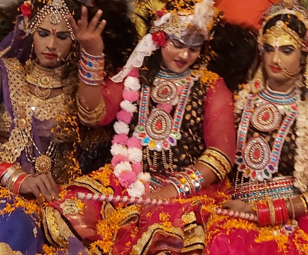 भक्ति गीतों पर रात भर झूमते रहे श्रद्धालु, शिव तांडव देख हुए मंत्रमुग्ध
