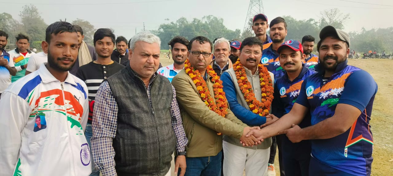 पगरा बसंतपुर को पराजित कर तिवारी पट्टी की टीम सेमीफाइनल में