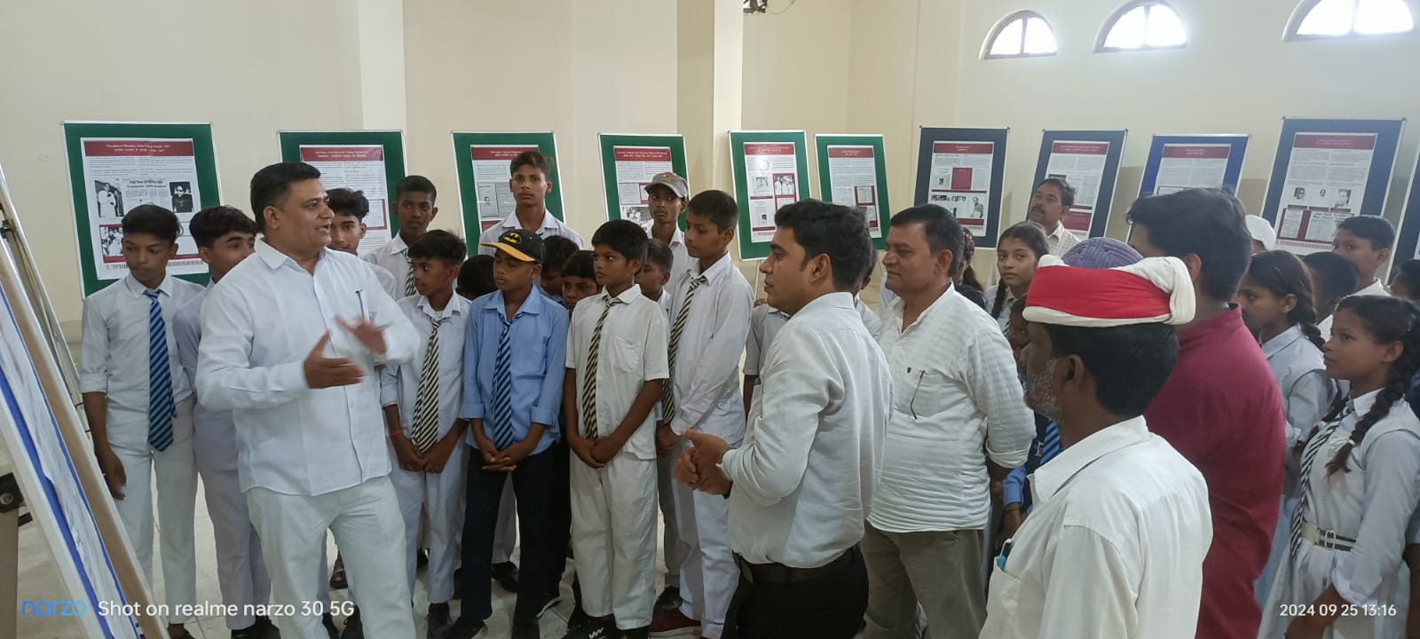 पंडित दीनदयाल उपाध्याय की जयन्ती पर संग्रहालय में लगा छायाचित्र प्रदर्शनी