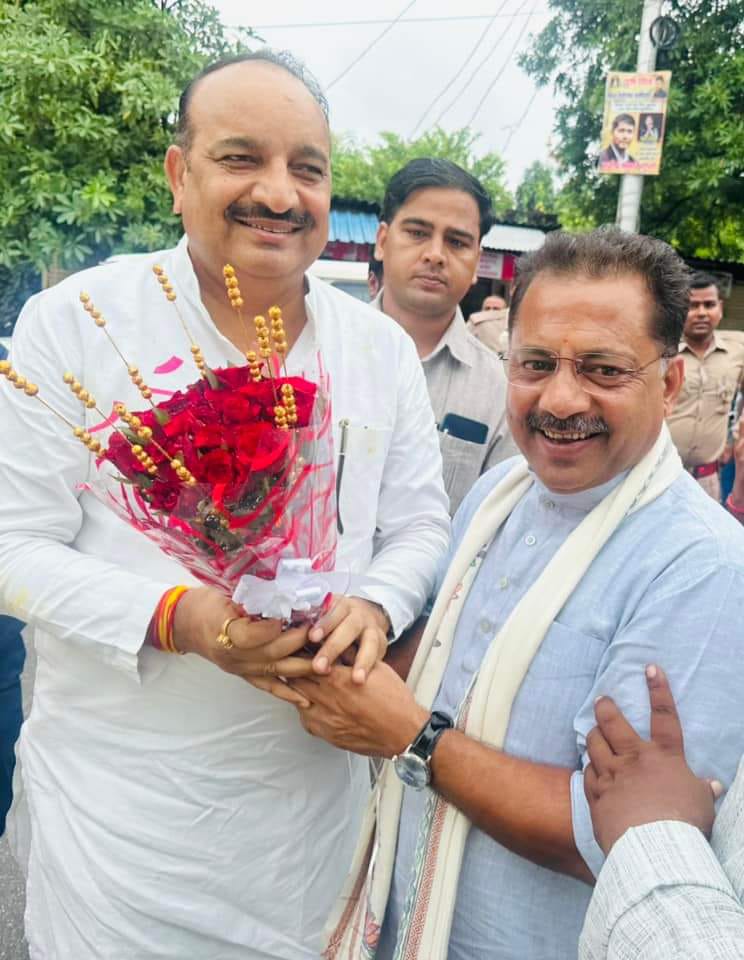 प्रथम आगमन पर जनपद के प्रभारी मंत्री का हुआ जोरदार स्वागत