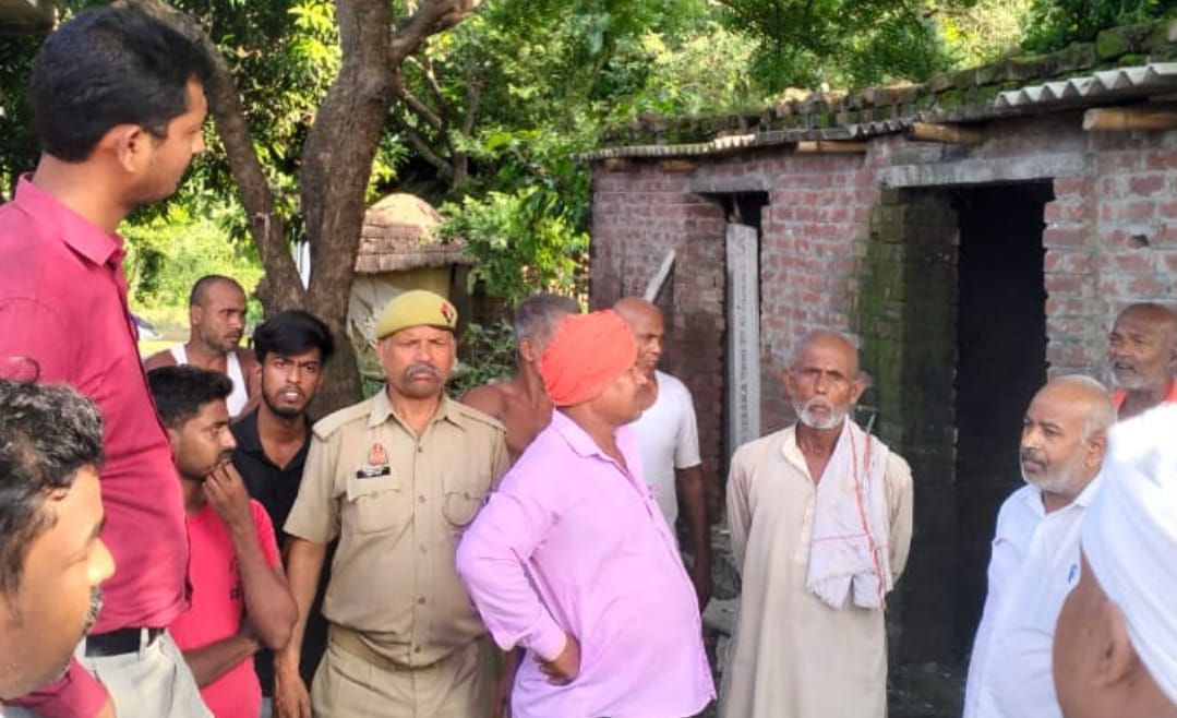 एक दशक से जलजमाव की समस्या से जूझ रहे थे ग्रामीण, नायब तहसीलदार ने कराया समाधान