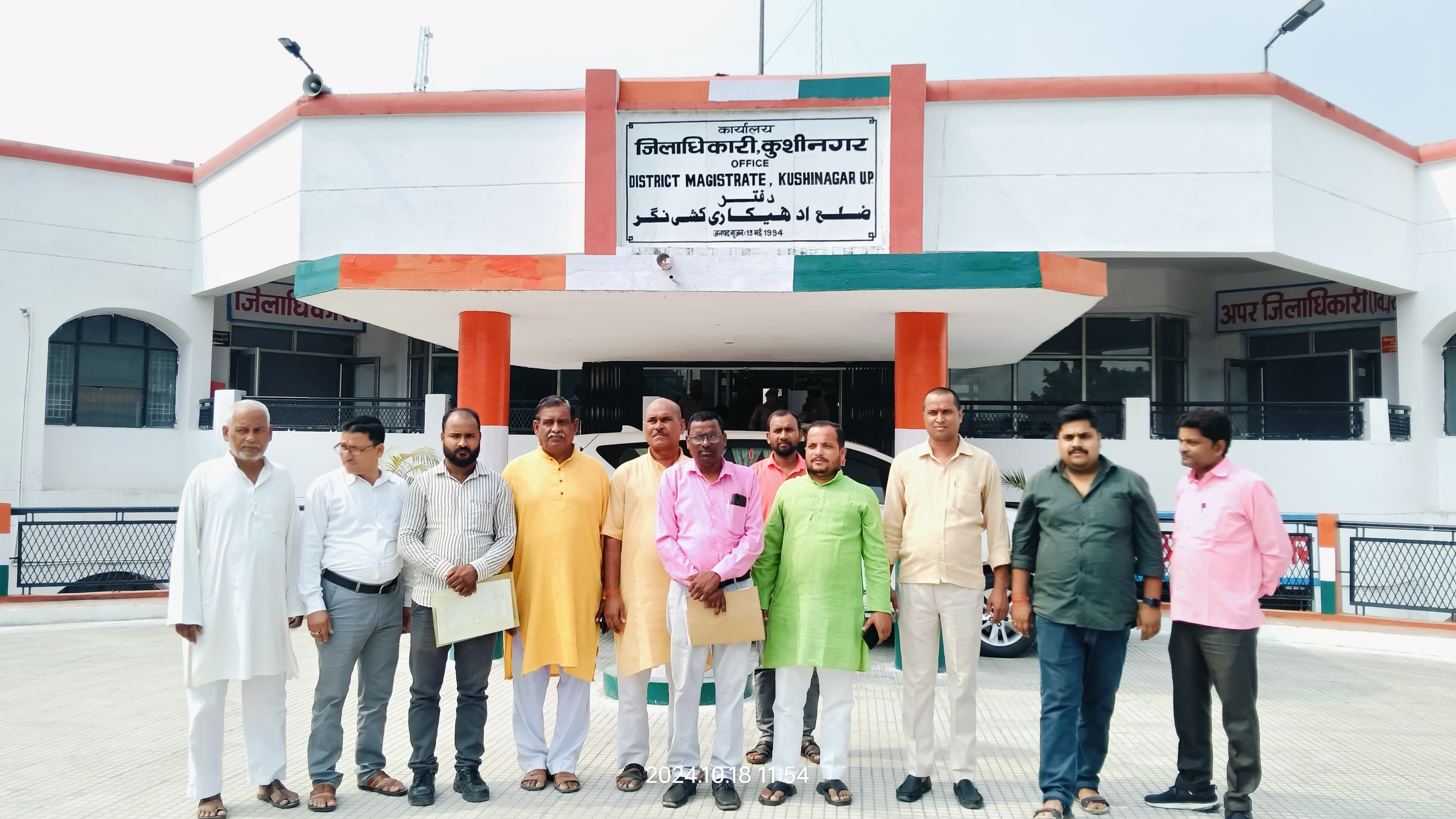 भाजपा नेता के साथ हुए दुर्व्यवहार को लेकर भाजपाइयों ने डीएम को सौंपा ज्ञापन