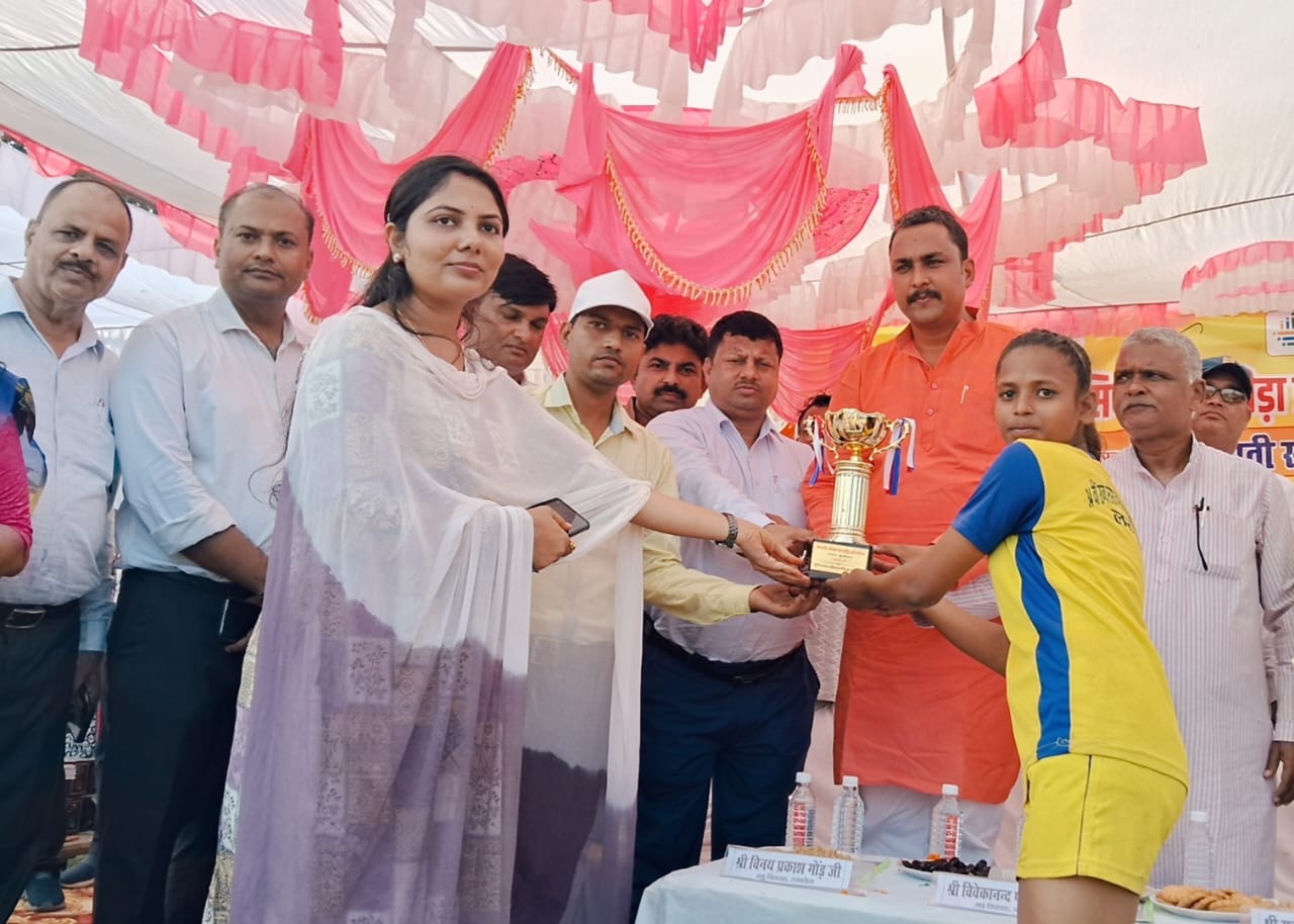 हाटा तहसील जिला चैंपियन, कप्तानगंज को द्वितीय स्थान
