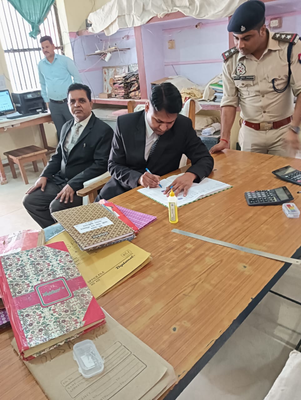 अपर जिला एवं सत्र न्यायाधीश / सचिव जिला विधक सेवा प्राधिकरण, कुशीनगर ने किया जिला कारागार देवरिया का निरीक्षण
