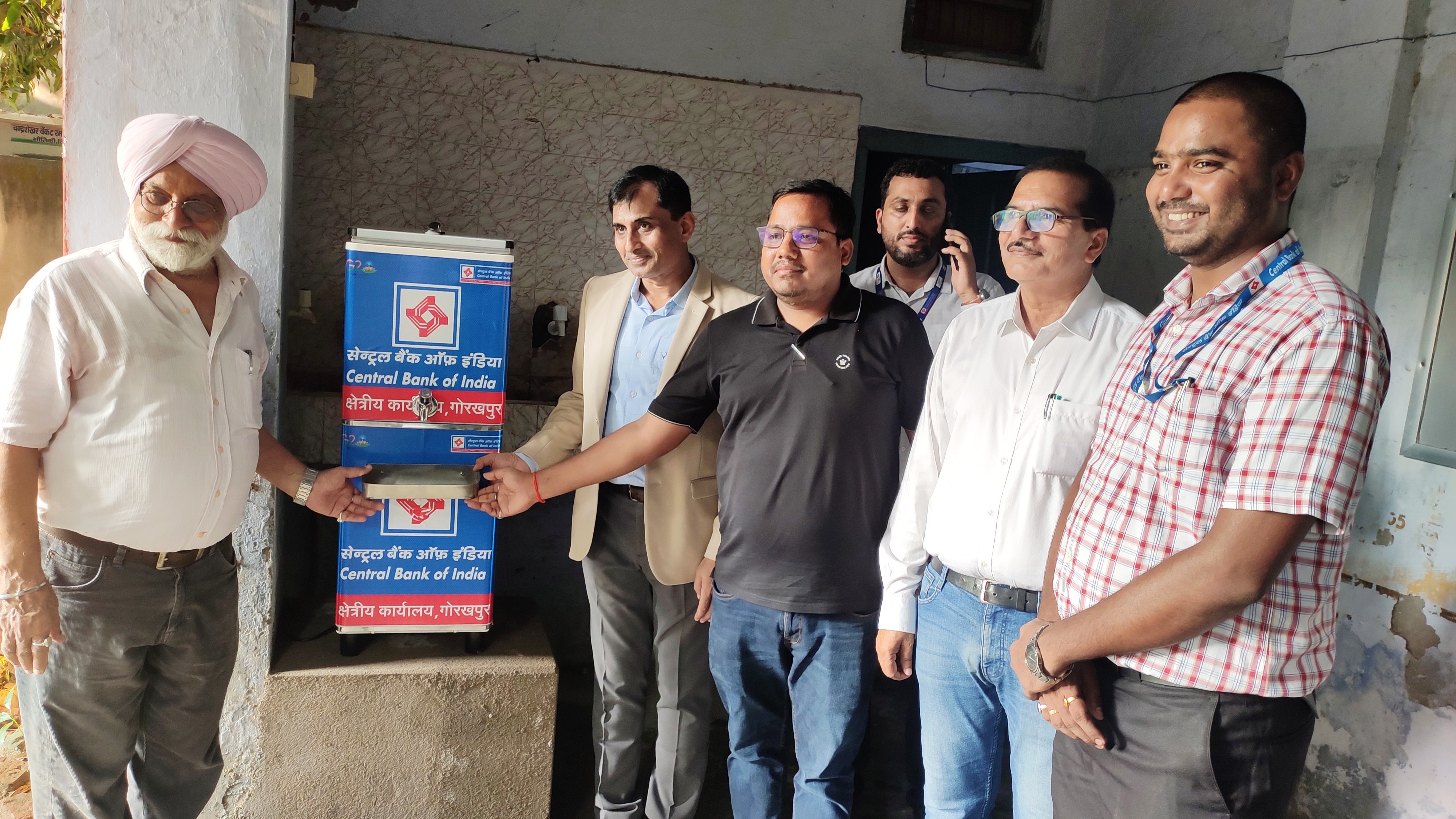 बैंक ने महाविद्यालय में लगवाए पंखे व वाटर कूलर