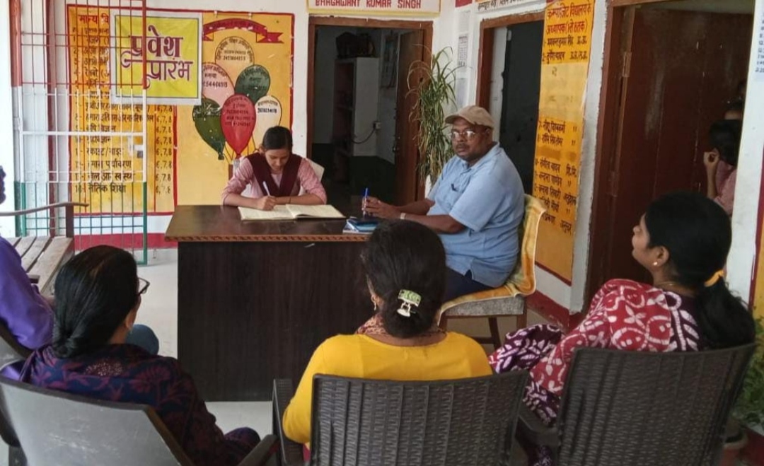 बालिका सशक्तिकरण के तहत जिया खातून को विद्यालय प्रभारी का दायित्व