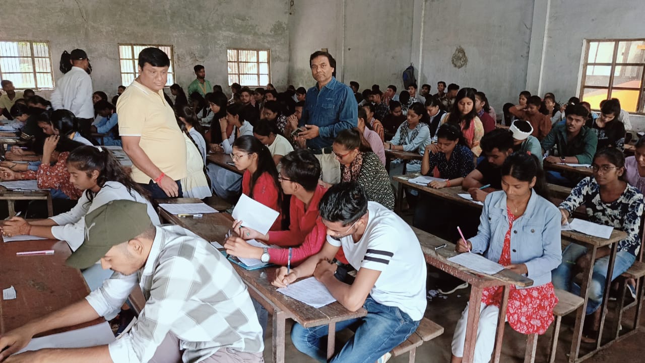 कुशीनगर में स्टुडेंट ऑफ साइंस 2024 विषयक प्रतियोगी परीक्षा का हुआ आयोजन