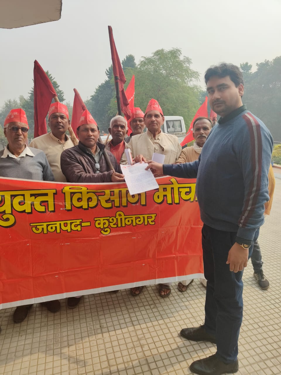 किसान सभा ने राष्ट्रपति को संबोधित ज्ञापन सौंपा 👉  फसलों के लिए फार्मूला सी 2+50 प्रतिशत पर एमएसपी कानून बनाने की मांग