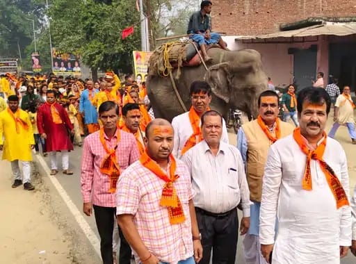श्री हनुमान मन्दिर प्राण प्रतिठा समारोह को लेकर निकली कलश यात्रा