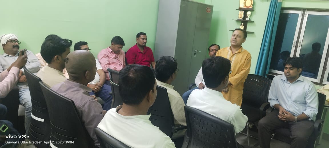11 सुकन्याओं के विवाह का संकल्प, सामाजिक सरोकार को बढ़ावा देने की पहल 👉 पूर्वांचल भोजपुरी महोत्सव व व्यापार मंडल की बैठक 👉 पदाधिकारियों का हुआ चयन, एडवोकेट अखिलेश तिवारी बने अध्यक्ष 👉 धनन्जय मिश्र उपाध्यक्ष व नीरज लाल बने मंत्री