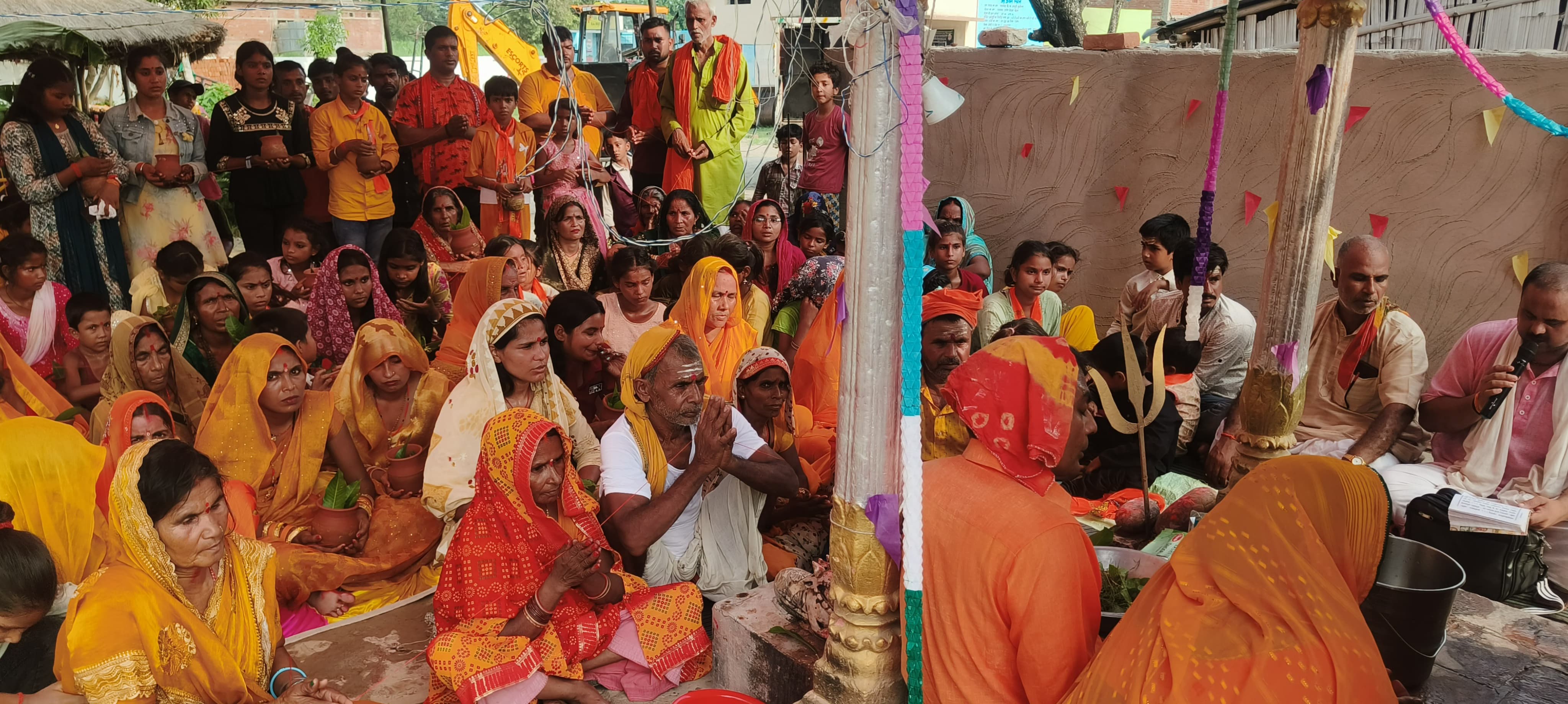 श्रावण शिवरात्रि पर रुद्राभिषेक के साथ दो दिवसीय अनुष्ठान सम्पन्न 👉 नारायणी-बांसी संगम से कलश में जल भरकर श्रद्धालुओं ने किया शिवलिंग का अभिषेक 👉 वैदिक मंत्रोच्चार, गूंजते जयघोषों और महाआरती संग वातावरण हुआ शिवमय