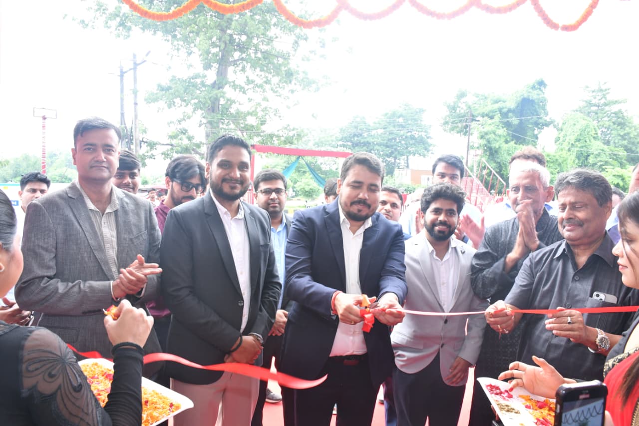 कुशीनगर में खुला इम्पीरियल होंडा शो रूम व वर्क शॉप  👉इम्पीरियल शाइन होंडा शोरूम व वर्कशॉप बेहतर सेवा  सुविधा के लिए प्रतिबद्ध  👉होंडा की CB125 बाइक युवाओं को करेगा आकर्षित