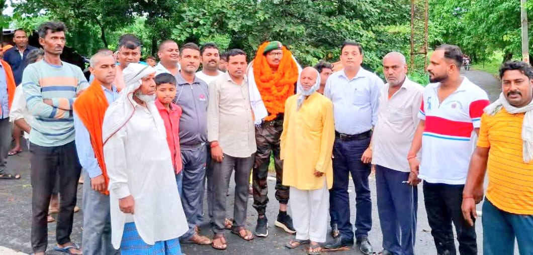 सैनिक की देश सेवा में अनुकरणीय योगदान के लिए प्रशस्ति पत्र एवं मेडल से सम्मानित  👉 सेवानिवृत्त होने पर पैतृक गाँव में भव्य स्वागत