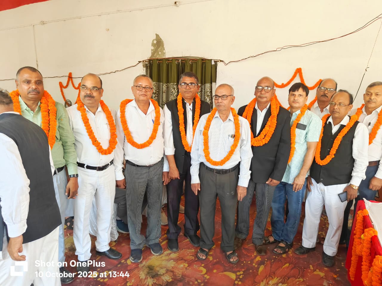 बेनेट क्लब के नवनिर्वाचित पदाधिकारियों ने लिया शपथ  👉पूर्व विधायक रजनीकांत मणि त्रिपाठी ने दिलाई शपथ