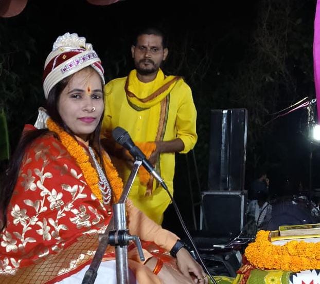 सीता ने सहजता से उठाया शिव धनुष, जनक हुए आश्चर्यचकित 👉श्रीरामकथा में अंजलि द्विवेदी ने सुनाया राम विवाह प्रसंग 👉 धनुषभंग के साथ गूंजा जयघोष, देवगणों ने की पुष्पवृष्टि