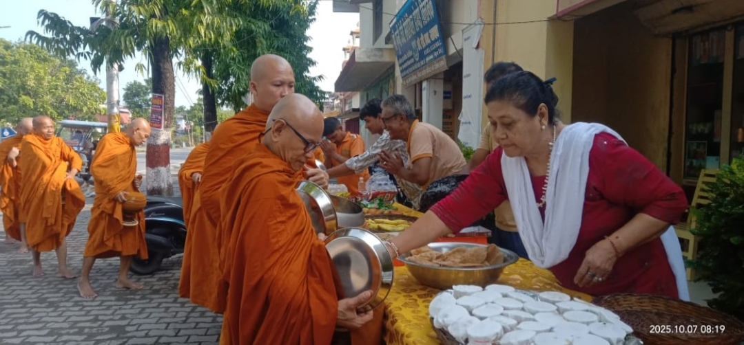 बौद्धों ने शरद पूर्णिमा (आश्विन पूर्णिमा) के उपलक्ष में समारोहपूर्वक मनाया पवारणोत्सव 