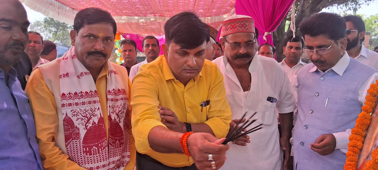 खेल से बच्चों में अनुशासन व नेतृत्व का विकास होता है : विधायक 👉 रामकोला में सम्पन्न हुई ब्लाक स्तरीय बेसिक बाल क्रीड़ा प्रतियोगिता