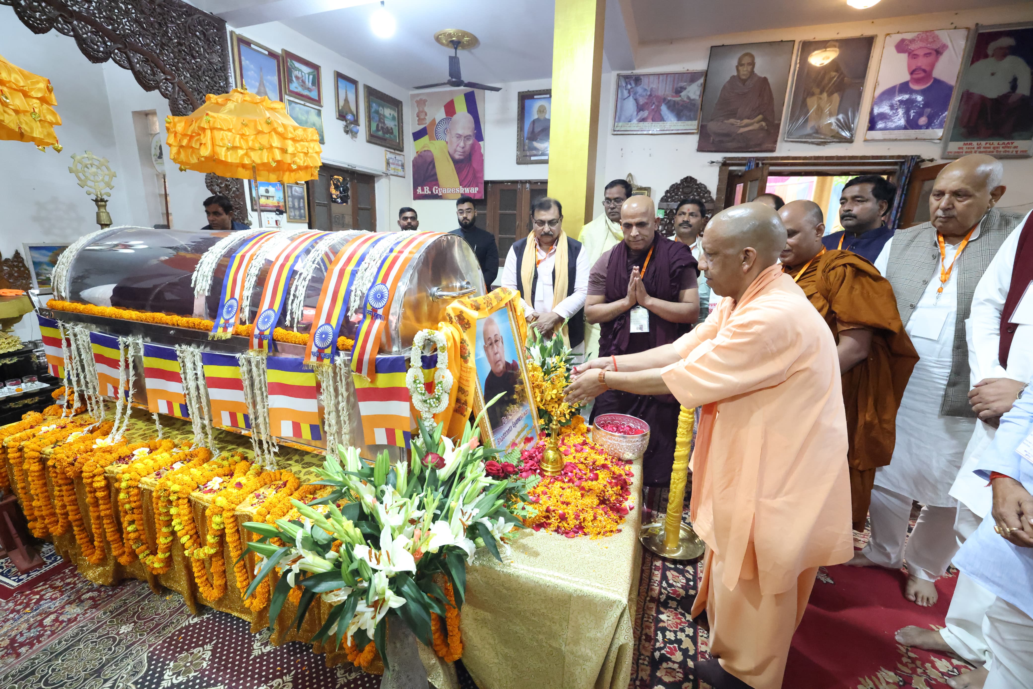 एबी ज्ञानेश्वर का पूरा जीवन महात्मा बुद्ध के शिक्षा मूल्यों व आदर्शों के प्रति रहा समर्पित : मुख्यमंत्री योगी आदित्यनाथ  👉 मुख्यमंत्री ने एबी ज्ञानेश्वर के पार्थिव शरीर पर चीवर चढ़ाकर किया परिक्रमा व विशेष पूजा वन्दना 👉 एबी ज्ञानेश्वर के विकास...
