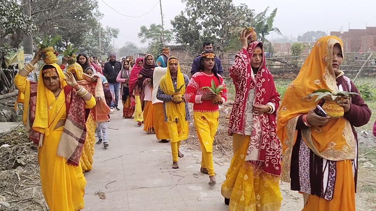 कलशयात्रा के साथ श्री रुद्र महायज्ञ का विधिवत शुभारंभ 👉पीतवस्त्रधारी कन्याओं व श्रद्धालुओं से धर्ममय हुआ नगर भ्रमण 👉सरोवर से पवित्र जल भरकर यज्ञस्थल पर की गई कलश स्थापना