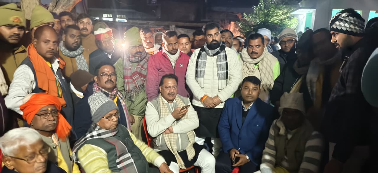 पीड़ित परिवार से मिले विधायक पी.एन पाठक👉दोषियों पर होगी ऐसी कार्रवाई जो बनेगी नजीर : पी.एन पाठक, विधायक कुशीनगर