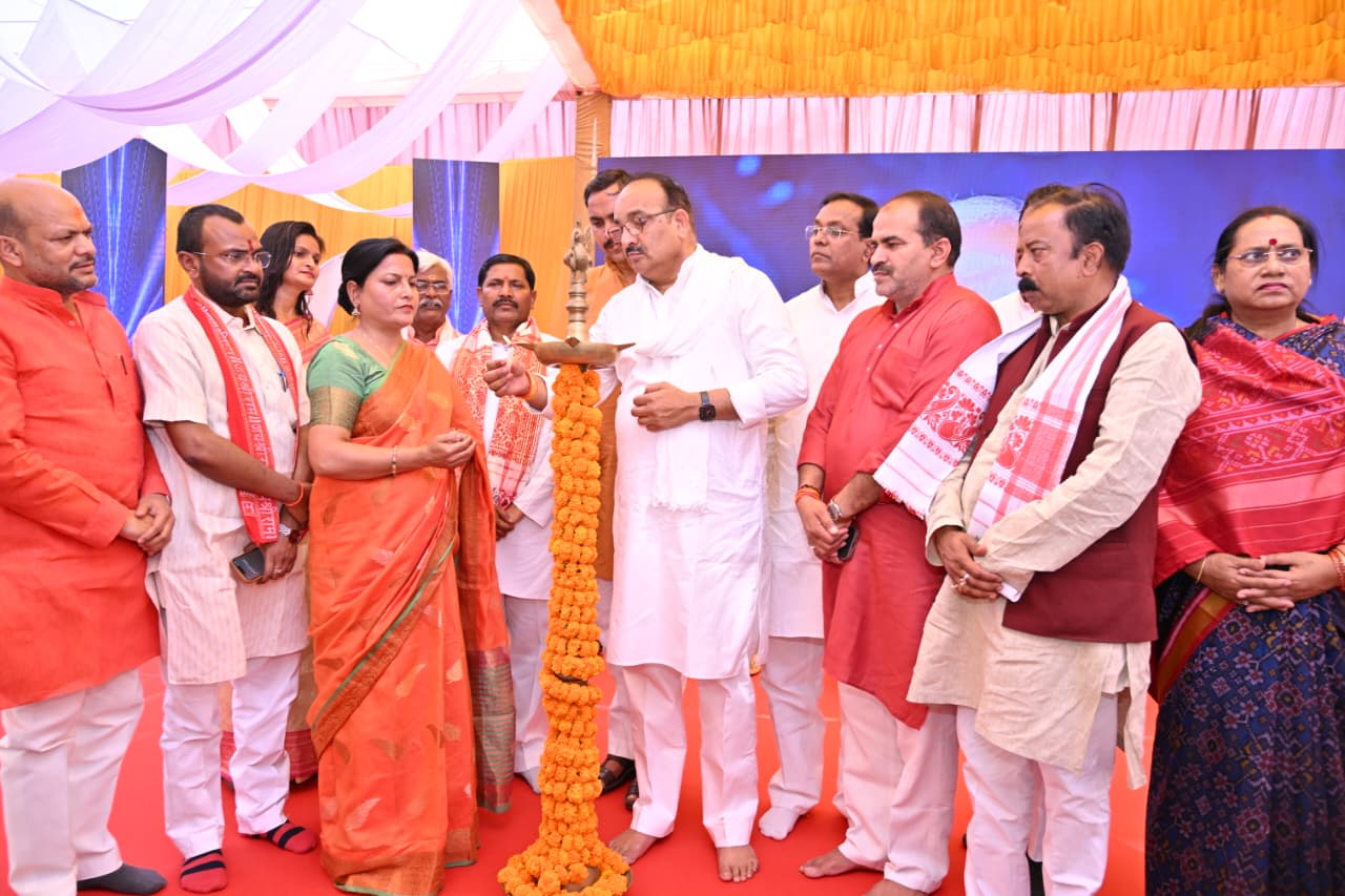 कुशीनगर में तीन दिवसीय इंटरनेशनल बुद्धिस्ट कॉन्क्लेव 2026 का भव्य शुभारंभ✍️(1) कुशीनगर के वैश्विक पहचान व सम्मान में महत्वपूर्ण साबित होगा प्रथम अंतरराष्ट्रीय बुद्धिस्ट कॉन्क्लेव : प्रभारी मंत्री✍️(2) महापरिनिर्वाण मंदिर परिसर में पारंपरिक बौद्ध...